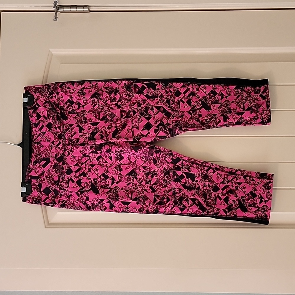 Nike Dri-Fit Pink and Black Capri Pants Size Medium